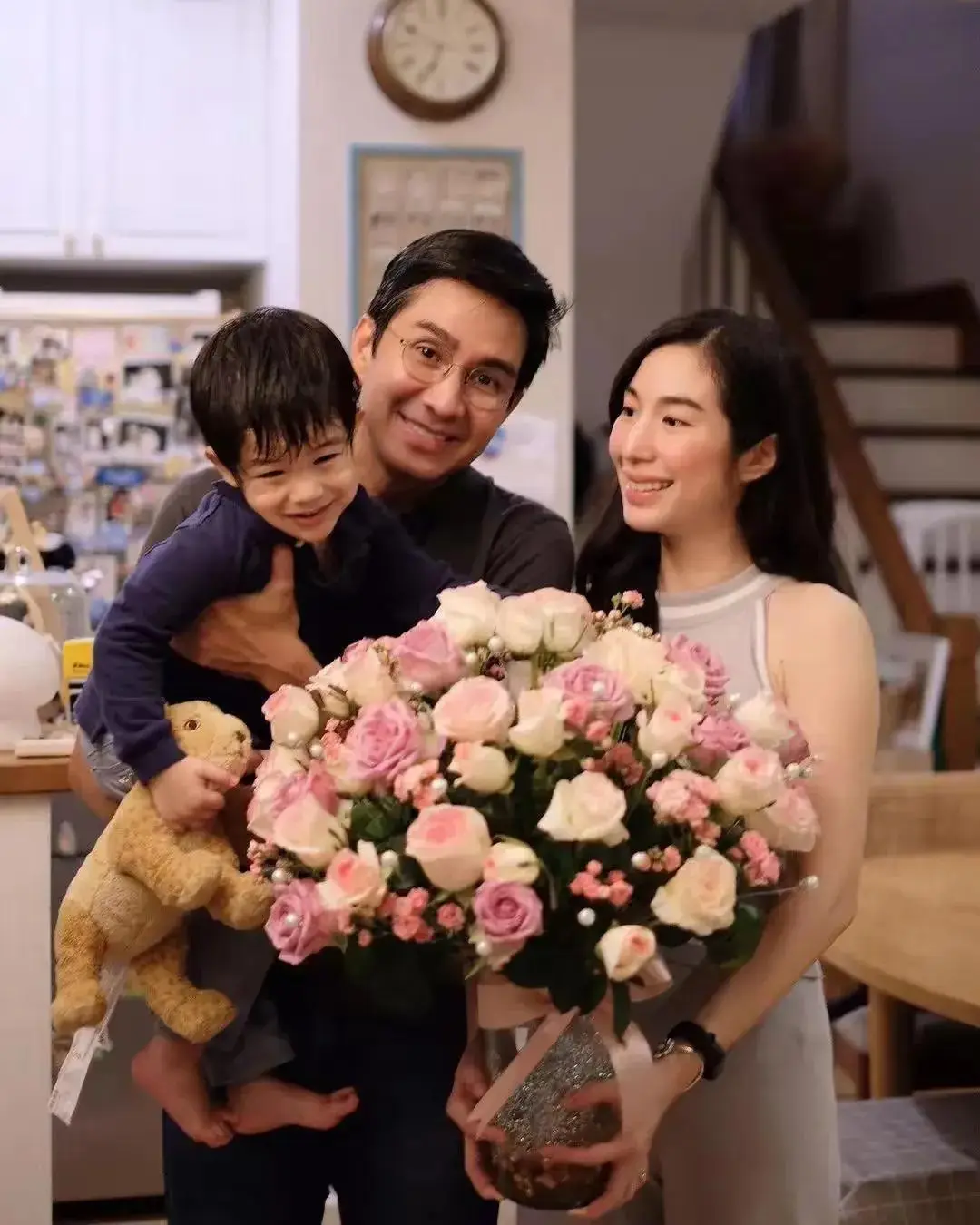 泰国娱乐圈明星夫妻 真实爱情_泰国明星因戏生情 婚姻故事_娱乐圈文情侣节目